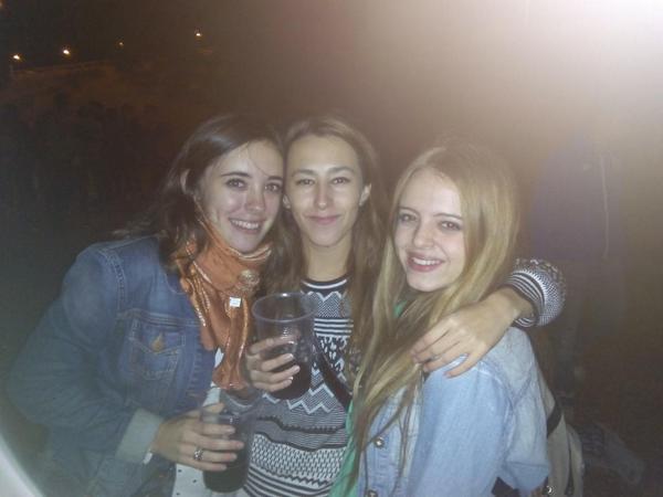 martaest30's tweet photo. Pilaaarees con las mejores @cornflakehunter @crissa_94 http://t.co/BlDS3vsSOX
