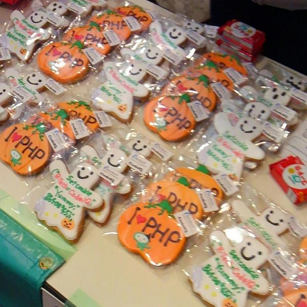 masuipeo's tweet image. 今日はPHPカンファレンス!CodeIQブースに立ち寄ってみました。#phpcon2014