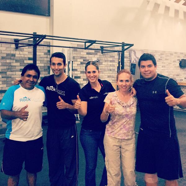 RockSport_Mx's tweet photo. “@nutriendonos: Instructores y nutriólogas lograrán q participantes #RetoSixPack marquen abdomen #RockSportIntermall http://t.co/02JJVtFPzY”