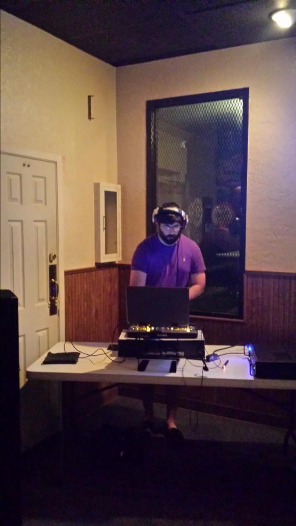 Tobys_Bar's tweet image. DJ master blaster is in the back bar tonight, come by and check it out!