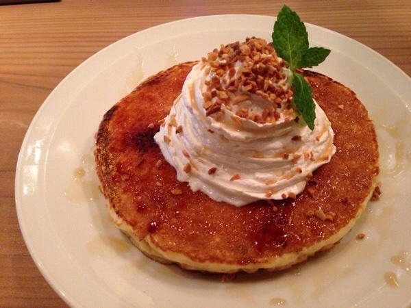 pan_pan_cake's tweet photo. 【店】cafe y baru Rico(東京)

【名前】 キャラメルナッツのパンケーキ

生地の表面をカリカリに仕上げた、自慢のふわふわ記事で、キャラメリゼしたパンケーキが香ばしくナッツの香りがいっぱいで絶品です♡ https://t.co/PT3vYYfn7h