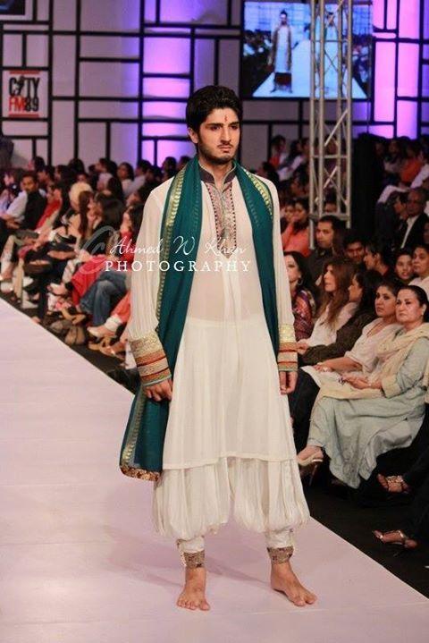 allaboutdesimen's tweet photo. Boys Would you want to look like anarkali on your wedding? #pakistan #india ... http://t.co/JwKIm57X9u http://t.co/va3GtB7KXz