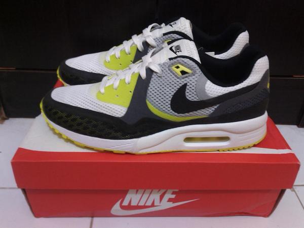 VRVstore's tweet image. Nike Airmax Light breeze size 8.5us/42 idr 800k exclude ongkir. Bisa cicil ke @kickSolution @ShoesAndCare