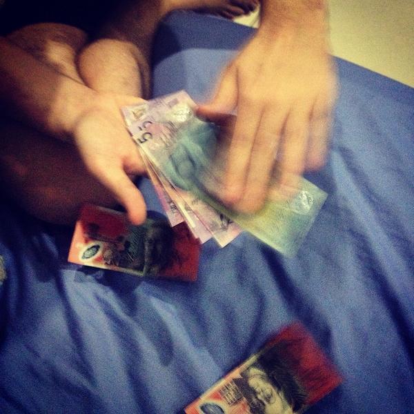 KeryJay89's tweet image. Make it... Make it... Make it rain! #smallnotes #iamnotrich #notadonation