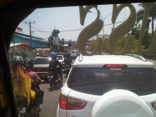 Hendy_Roh's tweet photo. @infobdg 12:00Jln. Terusan jakarta macet ngarayap#lalinBDG http://t.co/nI9LrY5gHt