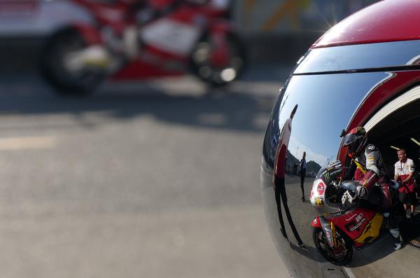 ianwheeler's tweet photo. This time I remembered to clean the fingerprints off first. Mika Kallio heads out for #Moto2 QP at Motegi - http://t.co/rq1AFzYAqh