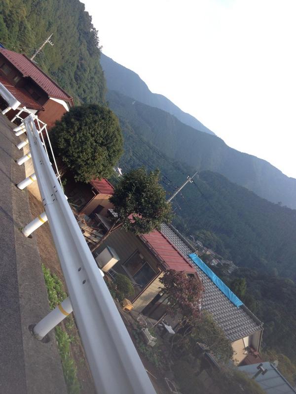 ARASHIMAITYN's tweet photo. おばあちゃん家なう
山がたくさん見えるけど
バリバリ東京だよ！！！ http://t.co/nT5GMhUpBv