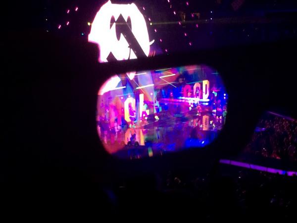 sprinklebinkels's tweet photo. 🔺It was so prismatic🔺@katyperry http://t.co/Oy14RD4vZj
