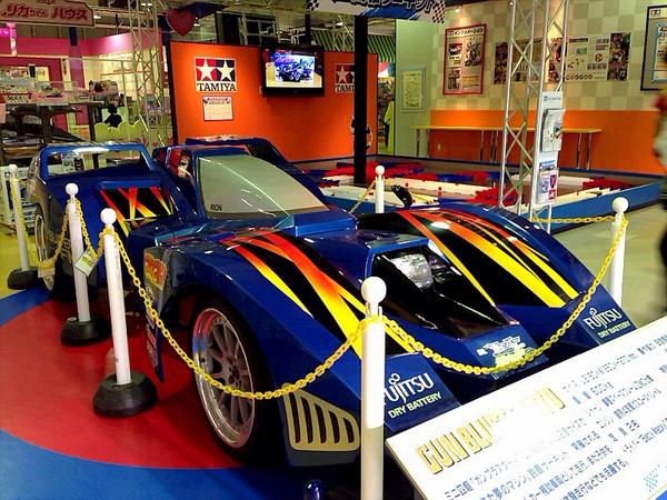 ミニ四駆 タミヤ公式 明日のジャパンカップ岡山大会の会場 おもちゃ王国 館内のタミヤワールドにはガンブラスターの実車版や品揃え豊富なミニ四駆コーナーやサーキットが 岡山出身のmcガッツも推されてます Mini4wd Http T Co Id3i2sizfe