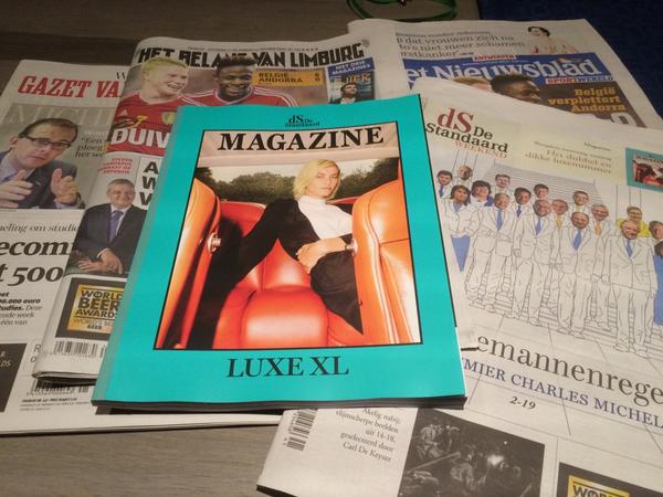 Luxe is een stapeltje verse weekendkranten met top of the bill 166 pag XL DS Magazine. Knap werk !