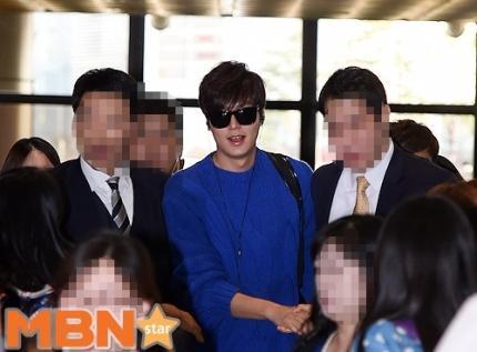 MINGGOJJING's tweet photo. 141011   잘다녀와 오빠＼(^0^*)/   #이민호 http://t.co/RyoGAAV4Bk
