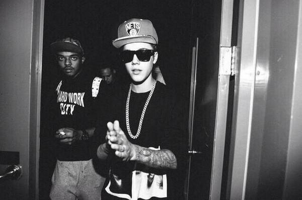 BieberFrance's tweet photo. Fahlo: Team Bieber "🙏" http://t.co/SK5p6dVnOr