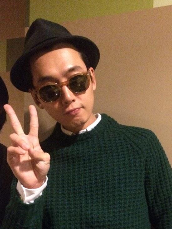 fantagiogroup's tweet photo. 다시 이동해서 지금은 홍대 롯데 시네마!! "정경호 오빠 멋있어요~!" 외쳐주신 팬분들❤️ 영화 보고 가신 후 오늘 2회 연속 방송되는 '끝없는 사랑'도 보시라는 깨알 홍보도 잊지 않는 열혈배우 정경호~^^! http://t.co/Q4N4KsX2id