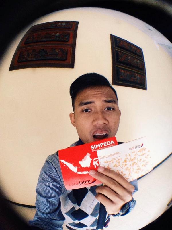 rizaprizap's tweet photo. Produk @bank_jatim tuh kayak musik jazz, indah dan menarik,,iya gak @galih525 #BankJatimJTF2014 http://t.co/g1YFpg5tBl