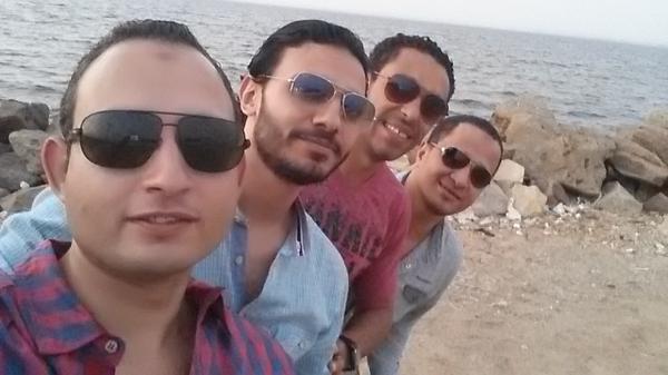 الرباعي المرح علي بحيرة قارووووون .