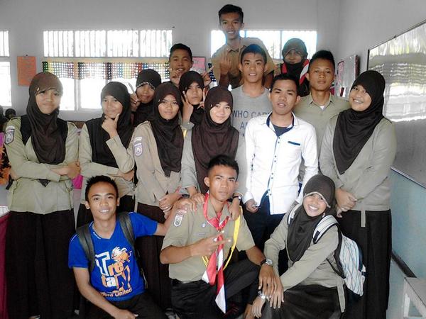 sofiahinta's tweet image. momen terakhir bersama pak midun bano,,
diabadikan dalam bentuk foto ,,, :)