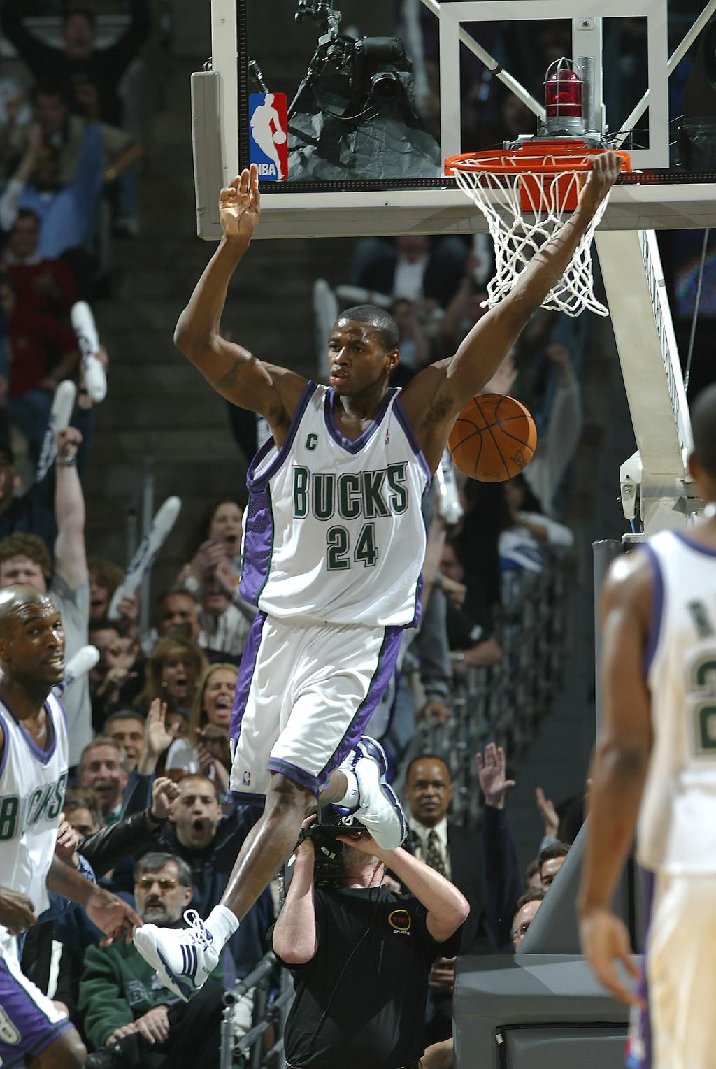 Happy Birthday to former high-flying Buck Desmond Mason!! 