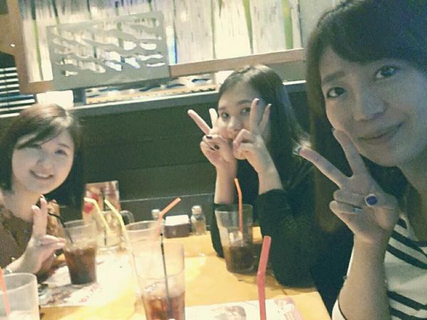alswl1216's tweet photo. 뽀랑 쑤랑 간만에 점심 데이트~~♡
뽀 신��여행갔다오고 오랜만에 본 우리들
뽀랑 뽀네오빠 모습보니까 보기좋고 부럽더라ㅠ
쑤랑 난 분발해야겠어ㅎㅎ
짧지만 폭풍수다 떨어서 너무 좋았다~~^^ http://t.co/lTkb0hc5qI