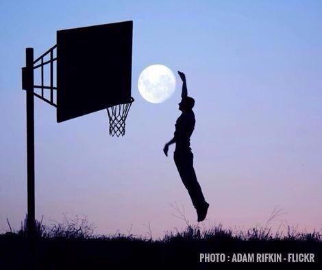 <a href="/lamu33/">LAMU</a> pour toi lamu et <a href="/JeanMaxBic/">Jean-Maxime Beyssey</a> les basketteurs du @Stadefoyen33