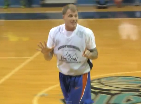 VIDEO: 38 Year Old Jason Williams Still Has It...'White Chocolate' sportando.com/en/usa/nba/137…