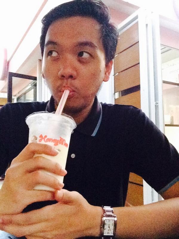 gerryger's tweet photo. Nyummyyy!!!🙉🙊🙉🙈  @honeymoocafe @TheBreezeBSD @FabianMikhael @ravi_178 @mahacakrie #HoneyMooCafe http://t.co/rpaNpx0t8v