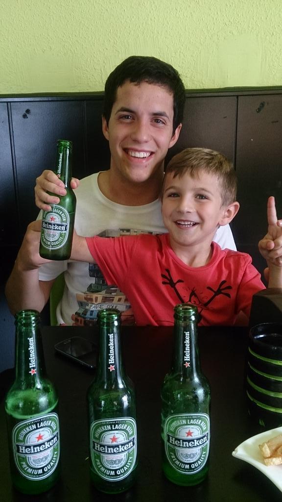 AlvaroSalgado53's tweet photo. El arbolito desde chiquitito :)@jreycasar @miguelvivasm9 #angelito http://t.co/IJ5PQ987LN