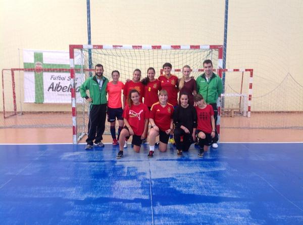 Esta mañana el nuevo equipo femenino de Veli y Barbo han jugado su primer amistoso frente a <a href="/cdsanmarcial/">CD San Marcial</a>