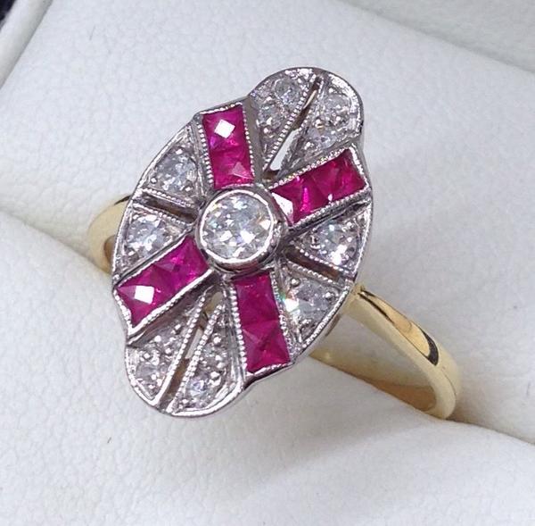 Yorks_Jewellery's tweet photo. Looking for vintage and antique jewellery...? Come and see our gorgeous collection of rings http://t.co/8ks73BUSr6