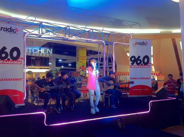 Inilah perform terakhir dari <a href="/KickingMonday/">Kicking Monday</a> ;) kalian keren banget #INDIEGO960 #sorelamweekend