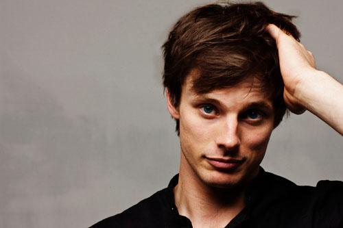  oh yes ... Happy Birthday for you, new M.Bradley James blond or brown, youre still so talented  