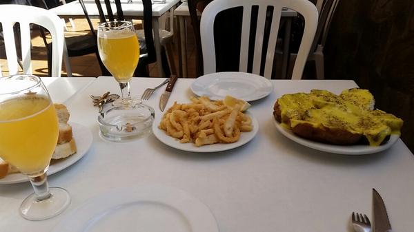 andreitasolde's tweet photo. Retornant als vells temps amb la mama (@ Bar La Patata in Cornellà de Llobregat, Catalonia) https://t.co/vIUENPRUHx http://t.co/NZ0athzzBK