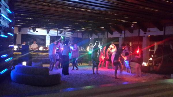 VelassaruM's tweet photo. A not-to-miss DJ night @VelassaruM. .. happy weekend :) #fenbar #maldives http://t.co/zcuql3pWbG