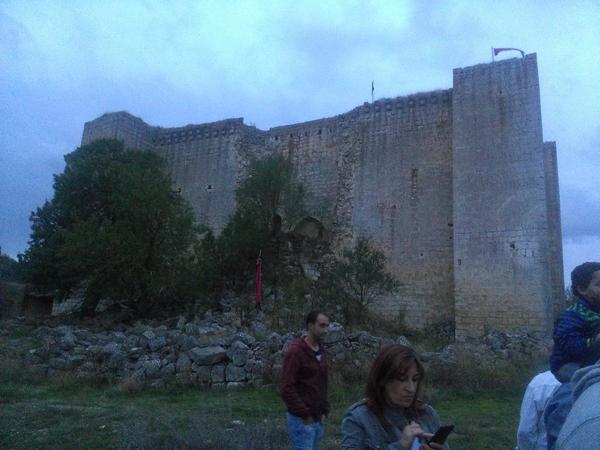 Uno de los desastres históricos que mas me duelen, un precioso castillo echándose a perder #villalbadelosalcores