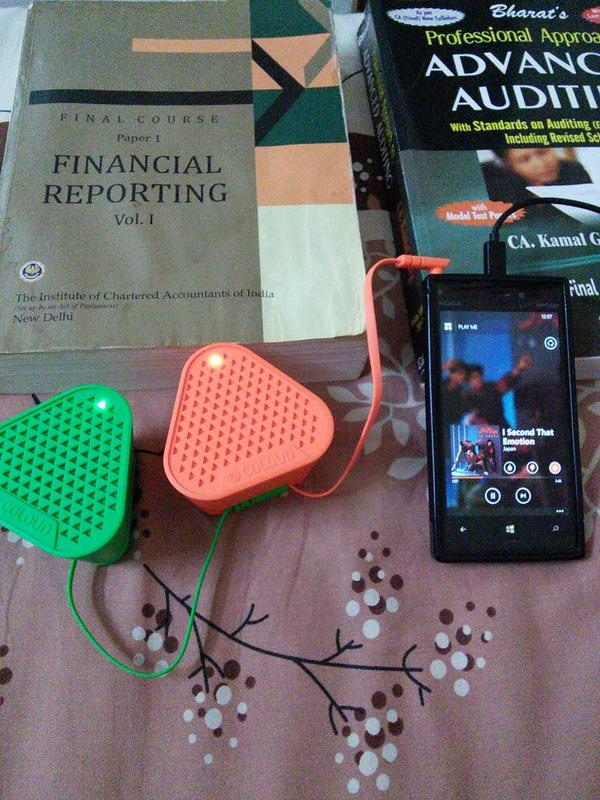 Tiwaash's tweet photo. @jimboireland hahaha ☺ my party is here😉 #SaturdayNight #MixRadio #ColoudBang & my Books☺ http://t.co/fGbw3c6XxG