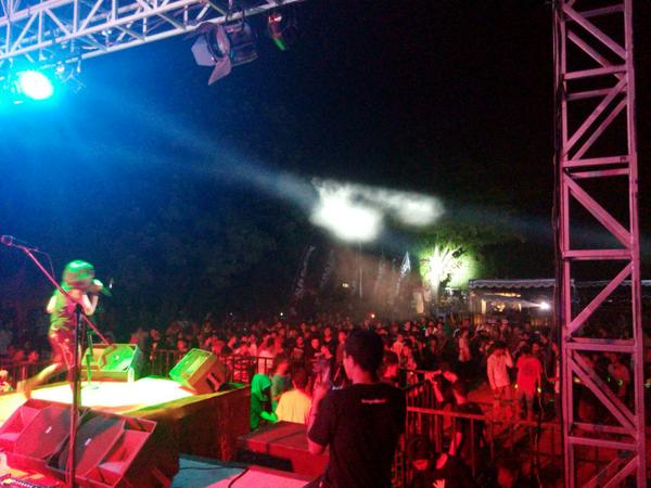 LTSofficial_'s tweet photo. Special perform @Geckoband at STIFEST "Smansa Student Music Festival" 2014 
@STIFESTSMANSA @OsisSmansaMTR http://t.co/r56tVF5Lvw