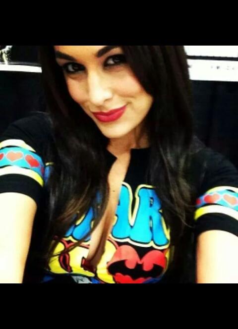 NShenaya's tweet photo. Brie Bella fav #BrieMode http://t.co/dMODMpXiVO