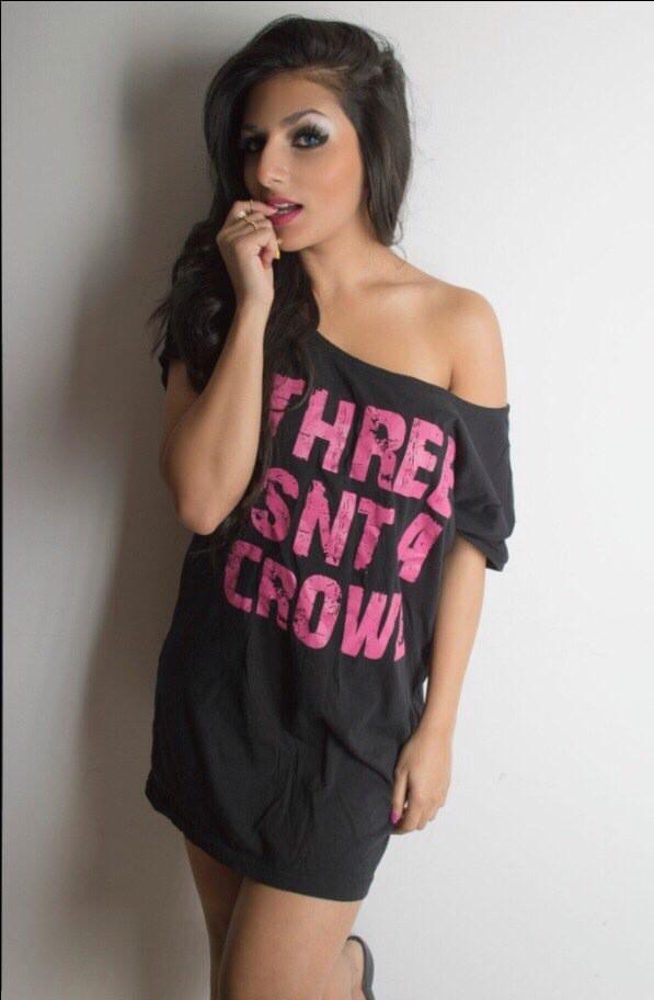 TheVapersDaily's tweet photo. #SaturdaySizzlers 

Here's the luscious @Charmaine_dlr http://t.co/dG7NfW9FKT