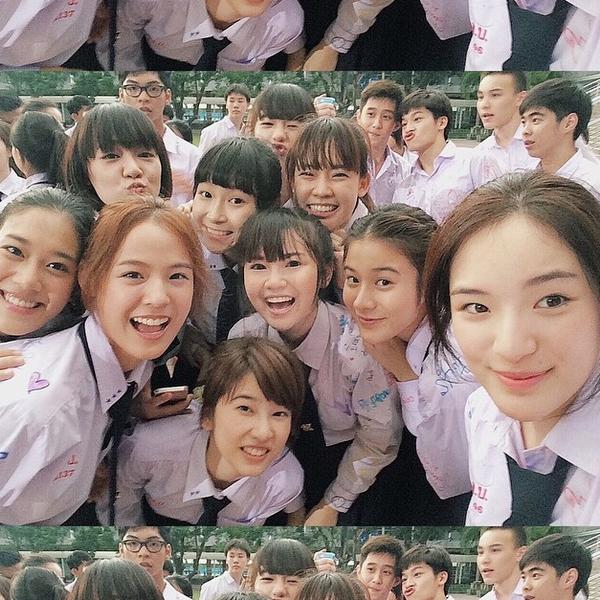 "วันปัจฉิม" ของสาวๆนาดาวบางกอก
#HormonesTheSeries2 #HM2finale
<a href="/PattieUng/">Pattie Ung Sira</a> <a href="/supassra_bliss/">สุภัสสรา.</a> <a href="/Punniepun/">chibameaw</a> <a href="/kemisarabelle/">Kemi P.</a>