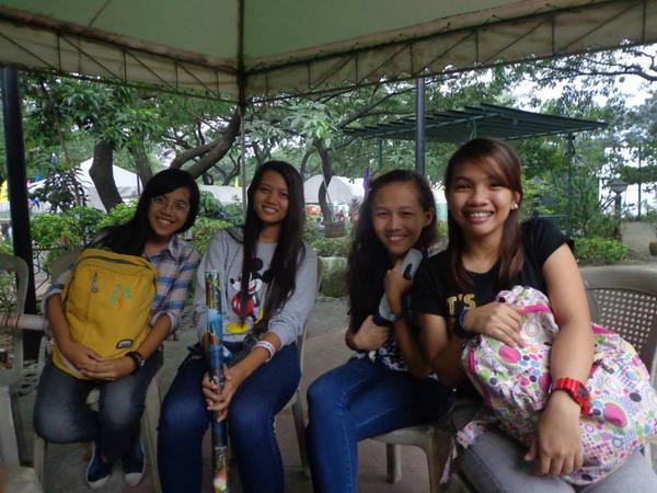 bokwitYna's tweet photo. aye , finally :) next time ulit ha :) @maruyamercedes @Parabrunz @JMMaaaars #filipinohooligans http://t.co/gl1DgBvgwn
