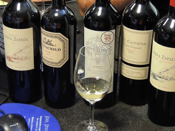 ademas de un invitado de lujo increíbles vinos que van al sorteo querés uno? en <a href="/maticesdelvino/">Matices Del Vino</a> participá!!