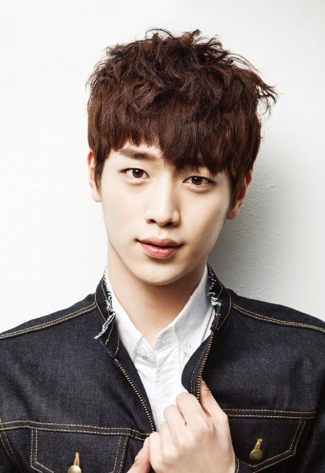 Happy Birthday to 5urprises leader/actor/Roommates Seo Kang Joon! 