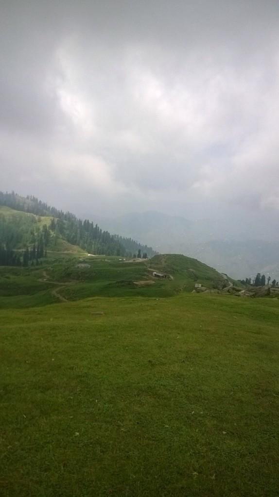 AAAI_Khan's tweet photo. #Tolipeer trip #Kashmir #fog #beauty #nature #nofilterneeded #BeautifulPakistan #PakistanIsFamousFor @FarhanKVirk #RT http://t.co/qrmzCH2vFa