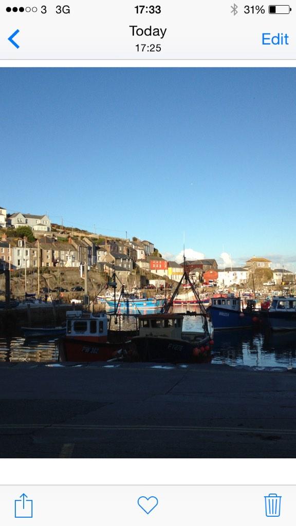 christabel73's tweet photo. Best way to spend a Saturday afternoon #mevagissey http://t.co/re8mZkXkEK