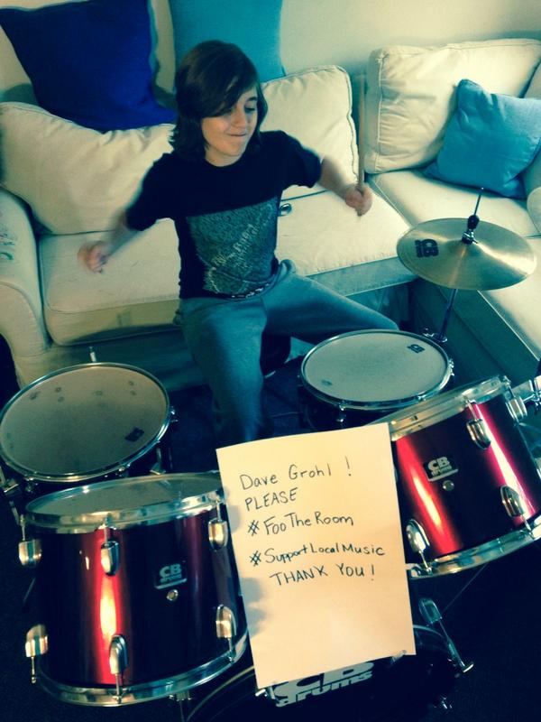 GMDrakos's tweet photo. That's my boy! @foofighters @FooFightersDave PLEASE #FootheRoom HELP SAVE @TheRoomCT http://t.co/1GxNUhPPDQ @pdrakos http://t.co/0MHAkRxR86