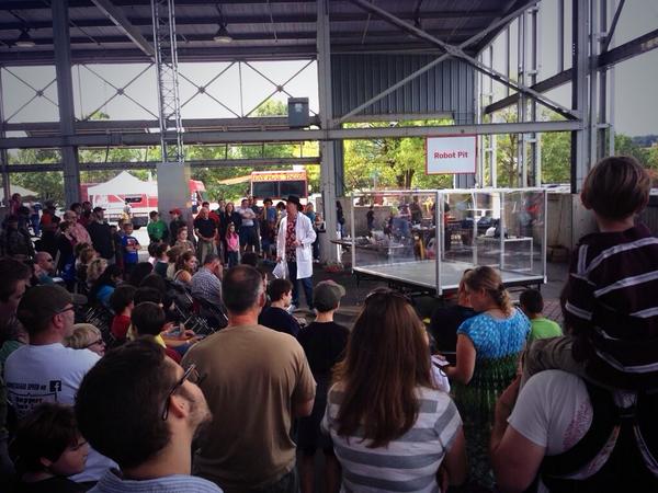 MakerFaireCha's tweet image. Great turnout for @MakerFaireChatt! Bring the family out and catch some #RobotBattles! #cha @startupweekcha