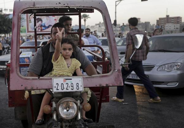 iCulTweet's tweet photo. Buon sabato sera con un'immagine di speranza: la reazione di una bambina al cessate il fuoco a #Gaza!
#PacePerSempre http://t.co/nMzGIT2njA