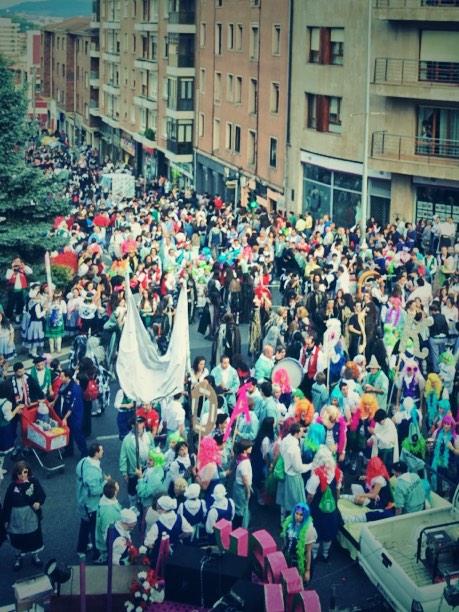 Dando el pistoletazo de salida a las fiestas de #Basauri. Felices #SanFaustos a todas y todos.Sed felices y disfrutad