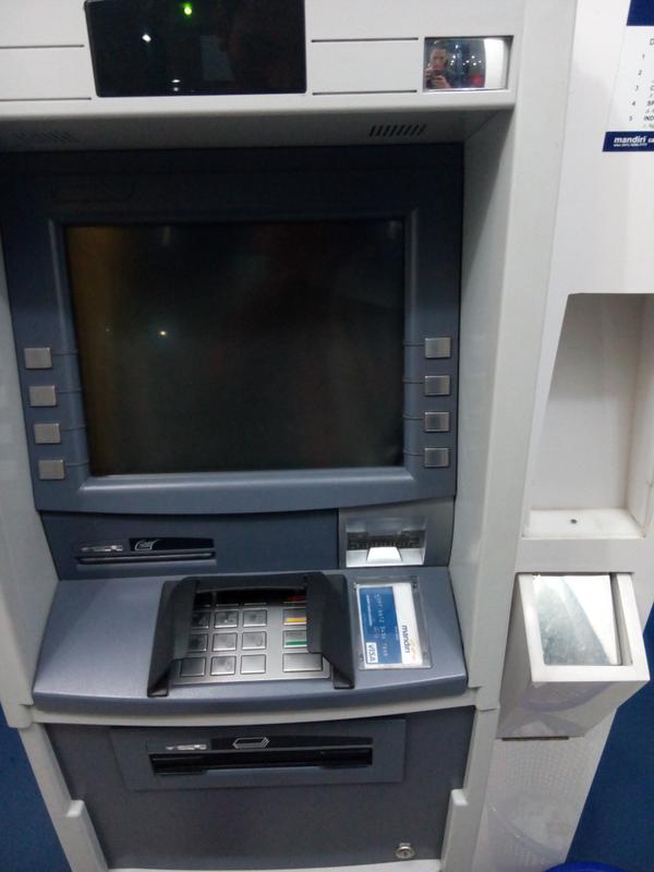 galih_setio's tweet photo. @mandiricare S1ADKM58, SPBU ngesrep semarang, ATM mati #atmcare http://t.co/HLZ9hDuFC4