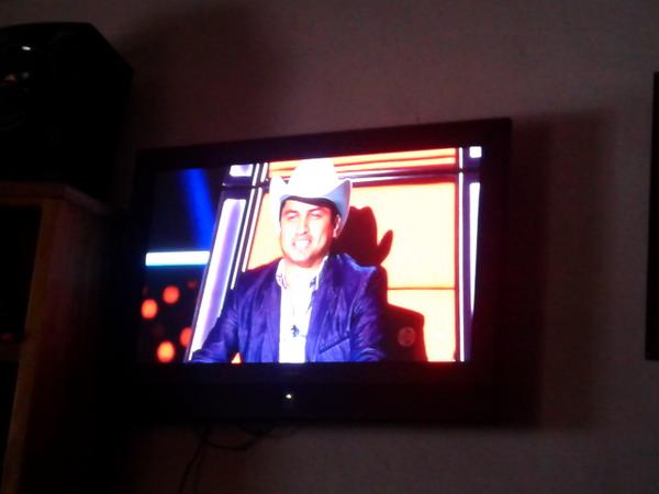 Patricia_AzulJA's tweet photo. Viendo @LaVozMexico y sale esa hermosa sonrisa de @julionalvarez @YoEquipoJulion @NoticiasJulion #QueChulada http://t.co/JTPJ5jZDLz