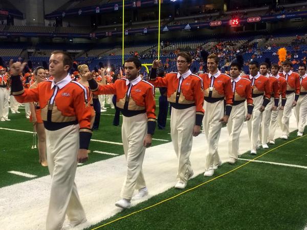 UTSA's tweet photo. The UTSA Spirit of San Antonio has taken the field! #UTSAHC14 #GoRunners #BirdsUp http://t.co/0arpa4FgyA